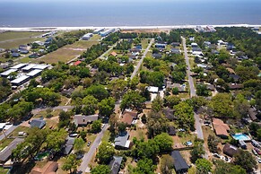 Vibrant Pass Christian Oasis - 3 Blocks to Beach!