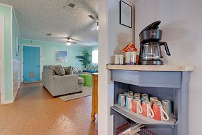 Vibrant Pass Christian Oasis - 3 Blocks to Beach!