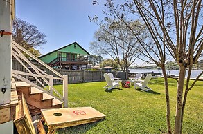 Updated Lake Conroe Cabin Rental - Walk to Water!