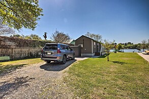 Updated Lake Conroe Cabin Rental - Walk to Water!