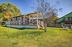 Updated Lake Conroe Cabin Rental - Walk to Water!