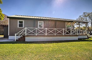 Updated Lake Conroe Cabin Rental - Walk to Water!