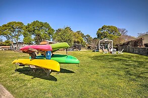 Updated Lake Conroe Cabin Rental - Walk to Water!