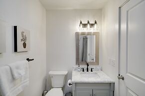 Vancouver Vacation Rental 16 Mi to Portland!