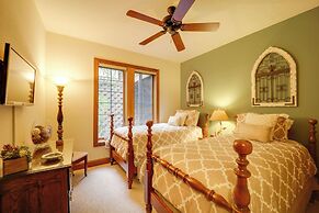 Hike On-site: Gem w/ Deck & Views in Burnsville