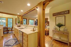 Hike On-site: Gem w/ Deck & Views in Burnsville