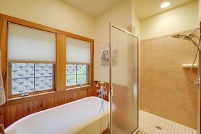 Hike On-site: Gem w/ Deck & Views in Burnsville