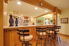 Hike On-site: Gem w/ Deck & Views in Burnsville