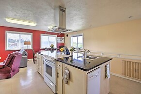 Waldport Townhome w/ Dog Run on Alsea Bay!