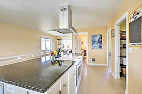 Waldport Townhome w/ Dog Run on Alsea Bay!