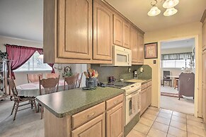 1 Mi to University of Texas: Home in Richardson!