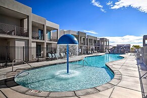 Sunny Resort Townhome + Balcony & Pool Access
