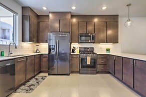 Sunny Resort Townhome + Balcony & Pool Access