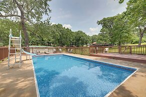 Shared Hot Tub, Pool & Dock: Lakefront Grove House