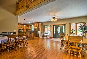 Tryon House w/ Hot Tub - Near Equestrian Centers!