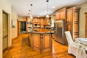 Tryon House w/ Hot Tub - Near Equestrian Centers!