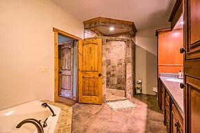 Tryon House w/ Hot Tub - Near Equestrian Centers!