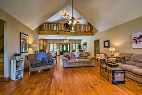 Tryon House w/ Hot Tub - Near Equestrian Centers!