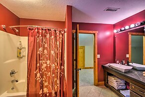 Tryon House w/ Hot Tub - Near Equestrian Centers!