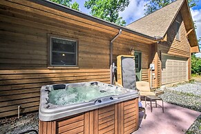 Tryon House w/ Hot Tub - Near Equestrian Centers!