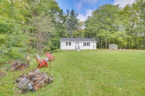 Woodsy Pittston Retreat Near Kennebec River!