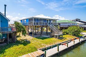 Waterfront Dauphin Island Home w/ Deck & Boat Dock