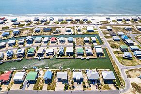 Waterfront Dauphin Island Home w/ Deck & Boat Dock