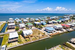 Waterfront Dauphin Island Home w/ Deck & Boat Dock