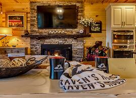 Woodsy Retreat w/ Fire Pit & Resort Amenities