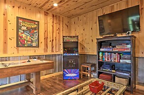 Woodsy Retreat w/ Fire Pit & Resort Amenities