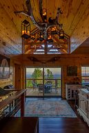 Woodsy Retreat w/ Fire Pit & Resort Amenities