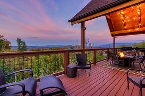 Woodsy Retreat w/ Fire Pit & Resort Amenities