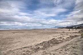 Rockaway Beach Condo - Beach Access Nearby!