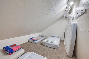 Woodsy Kentucky Escape w/ Game Room & Lake Access!