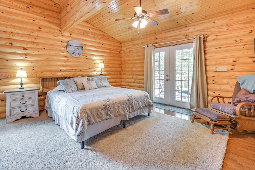 Kentucky Group Getaway w/ Dock + Lake Access
