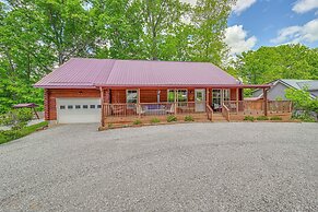 Woodsy Kentucky Escape w/ Game Room & Lake Access!