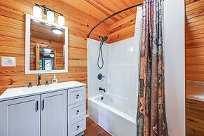 Kentucky Group Getaway w/ Dock + Lake Access