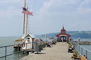 Newly Renovated Penn Yan Apartment < 1 Mi to Lake!