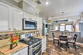 Spacious & Central Katy Retreat: 27 Mi to Houston!
