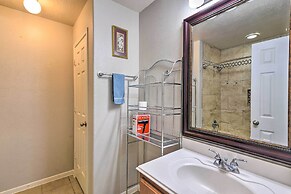 Spacious & Central Katy Retreat: 27 Mi to Houston!