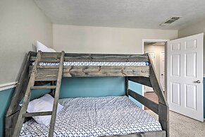Spacious & Central Katy Retreat: 27 Mi to Houston!