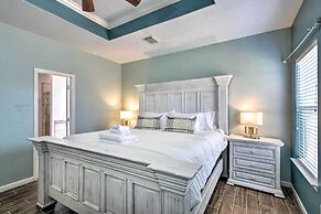 Spacious & Central Katy Retreat: 27 Mi to Houston!