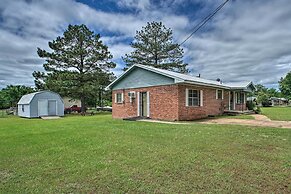Charming Clayton Home ~ 4 Mi to Sardis Lake!