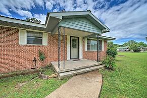 Charming Clayton Home ~ 4 Mi to Sardis Lake!