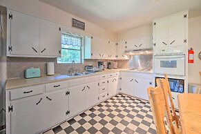 Charming Clayton Home ~ 4 Mi to Sardis Lake!
