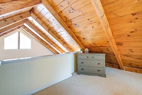 Cozy Tuftonboro Home w/ Deck - Walk to Beaches!