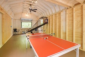 Cozy Tuftonboro Home w/ Deck - Walk to Beaches!