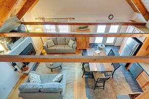 Cozy Tuftonboro Escape: Steps to Private Beaches!