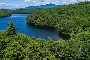 Cozy Tuftonboro Home w/ Deck - Walk to Beaches!