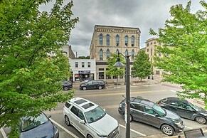 Cute Grand Haven Apartment: Walk Downtown Streets!
